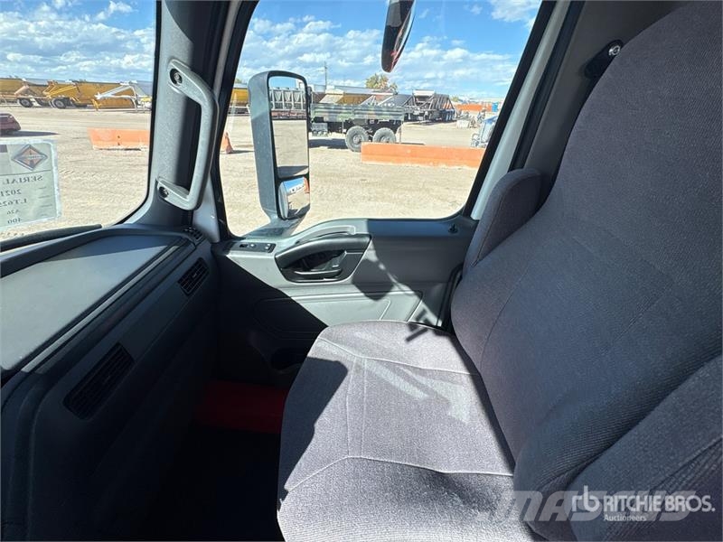 International LT625 6x4 T/A Day Cab Truck Tractor Тягачі