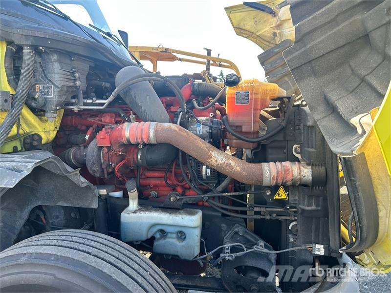 International LT625 6x4 T/A Day Cab Truck Tractor Тягачі
