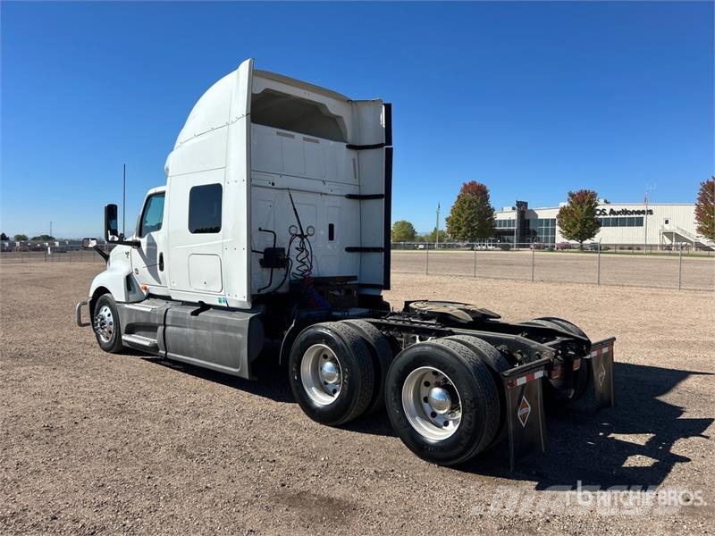 International LT625 6x4 T/A Sleeper Truck Tractor Çekiciler