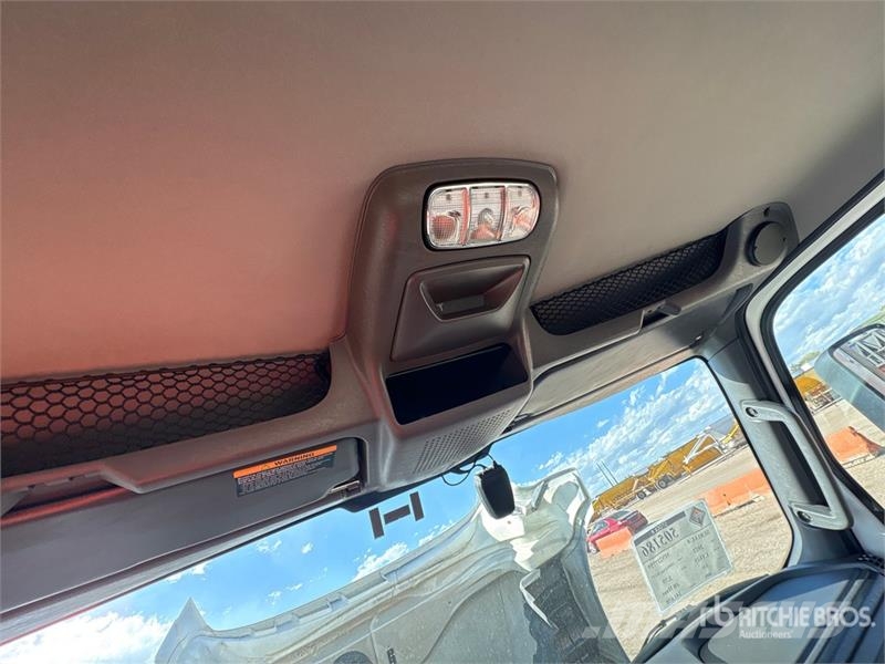 International LT625 6x4 T/A Day Cab Truck Tractor Тягачі