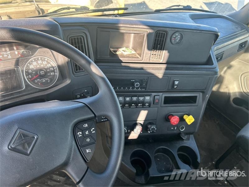 International LT625 6x4 T/A Day Cab Truck Tractor Тягачі