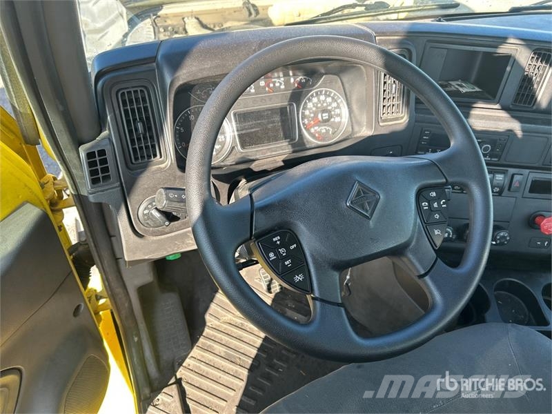 International LT625 6x4 T/A Day Cab Truck Tractor Тягачі