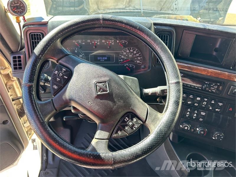 International LT625 6x4 T/A Sleeper Truck Tractor Çekiciler