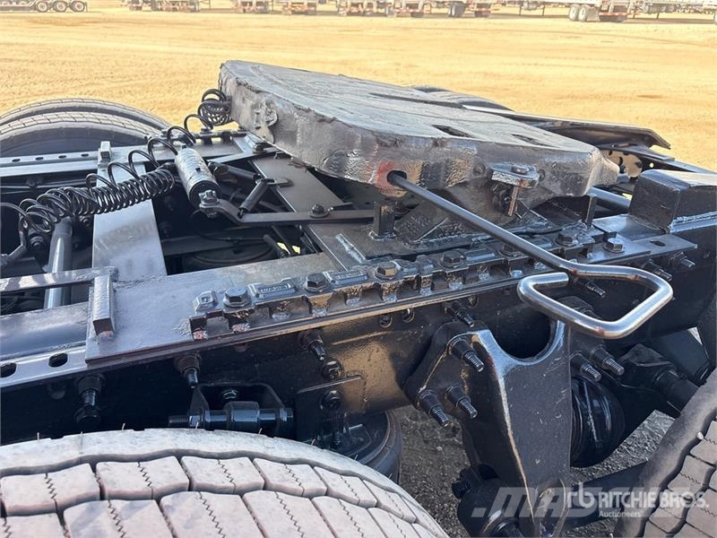 International LT625 6x4 T/A Day Cab Truck Tractor Тягачі