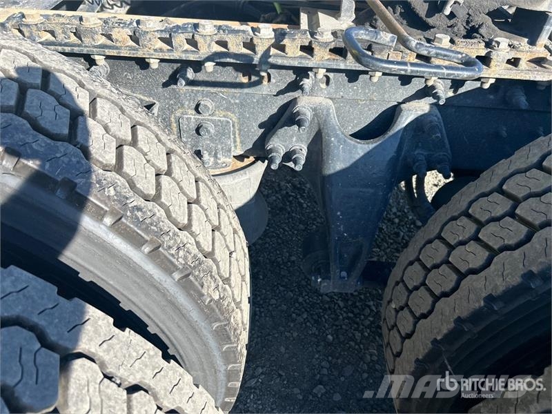 International LT625 6x4 T/A Day Cab Truck Tractor Тягачі