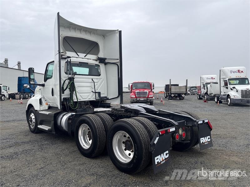 International LT625 6x4 T/A Day Cab Truck Tractor Влекачи