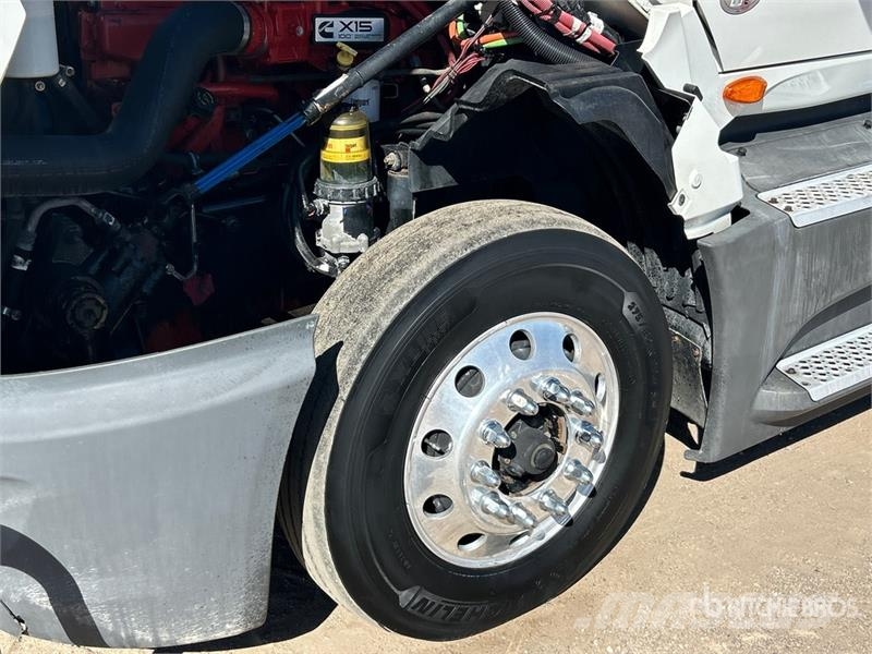 International LT625 6x4 T/A Sleeper Truck Tractor Çekiciler