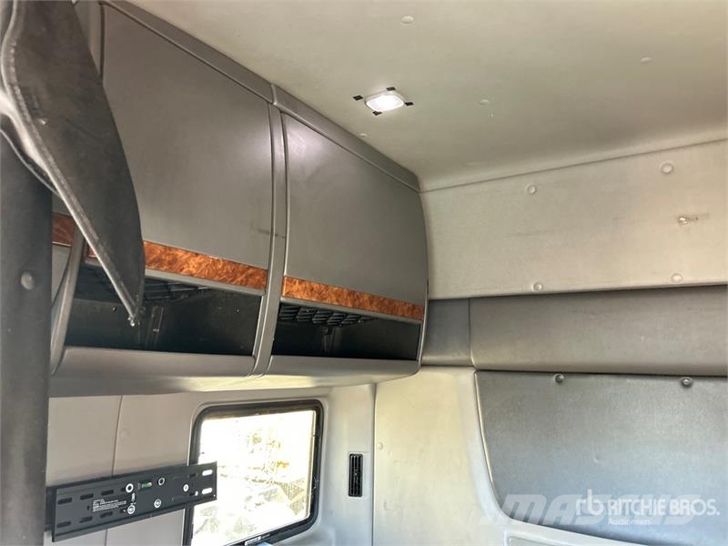 International LT625 6x4 T/A Sleeper Truck Tractor Çekiciler