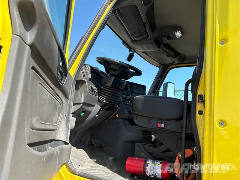 International LT625 6x4 T/A Day Cab Truck Tractor Tractores (camiões)