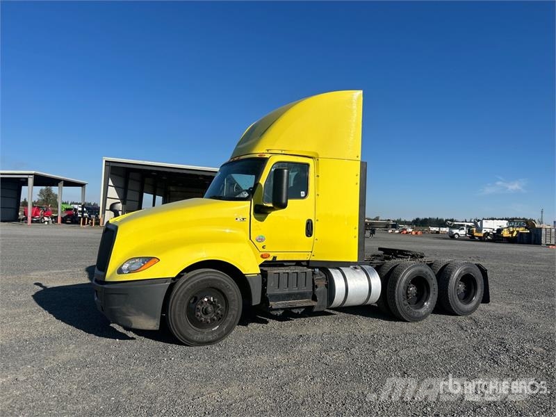 International LT625 6x4 T/A Day Cab Truck Tractor Тягачі