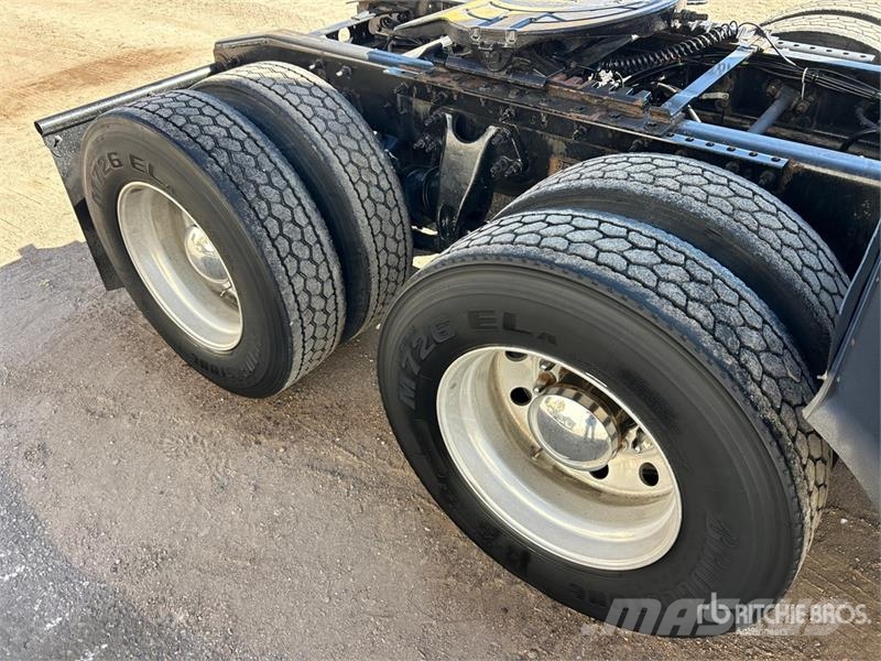 International LT625 6x4 T/A Sleeper Truck Tractor Çekiciler