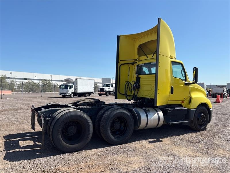 International LT625 6x4 T/A Day Cab Truck Tractor Tractores (camiões)
