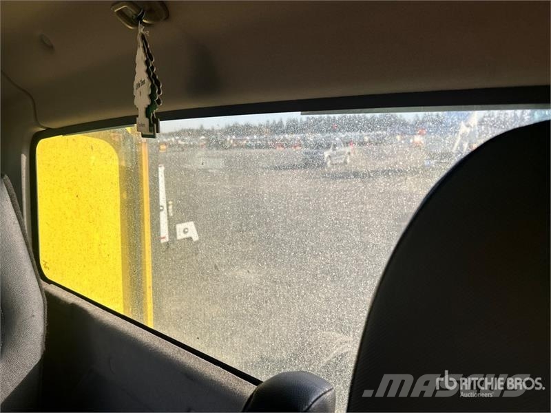 International LT625 6x4 T/A Day Cab Truck Tractor Тягачі