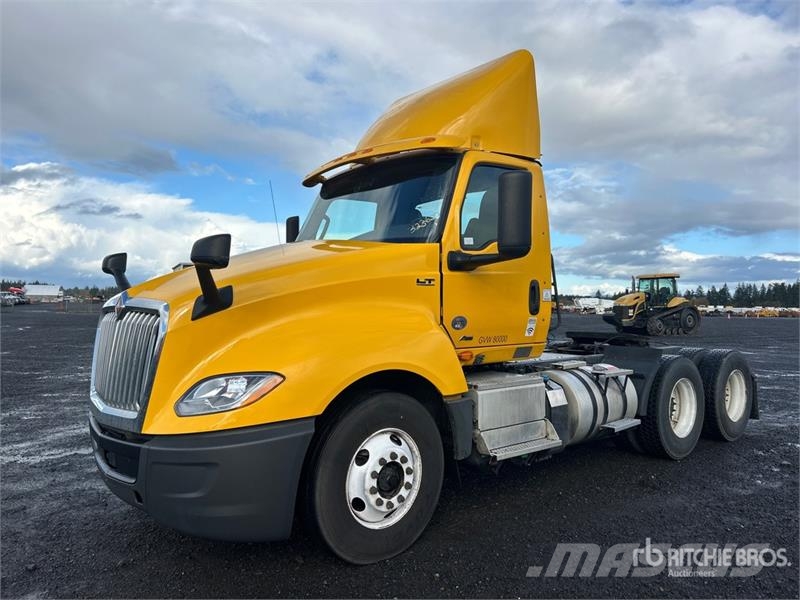 International LT625 6x4 T/A Day Cab Truck Tractor Traktorske jedinice