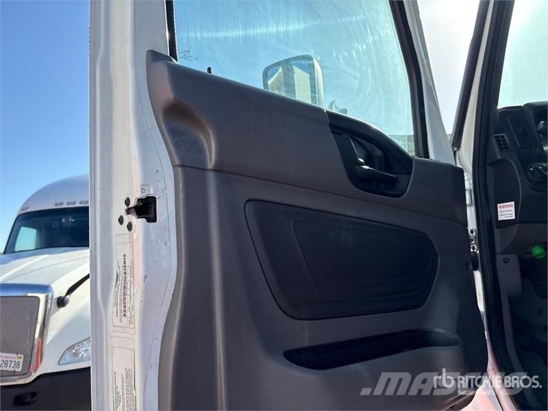 International LT625 6x2 T/A Day Cab Truck Tractor Tracteur routier