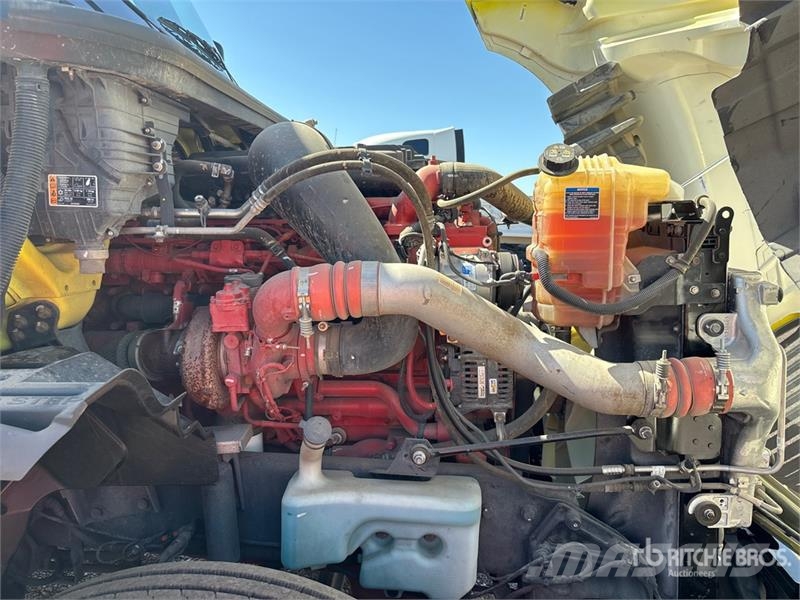 International LT625 6x4 T/A Day Cab Truck Tractor Tractores (camiões)