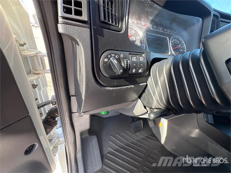 International LT625 6x4 T/A Day Cab Truck Tractor Cavalos mecânicos