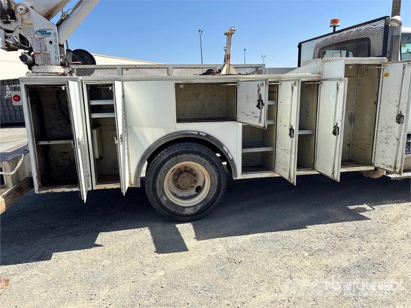 International MA025 4x2 4x2 Service Truck Pilsētas atkritumvedēji