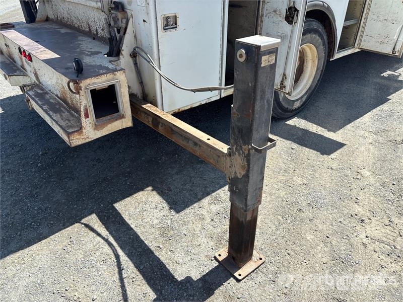International MA025 4x2 4x2 Service Truck Pilsētas atkritumvedēji