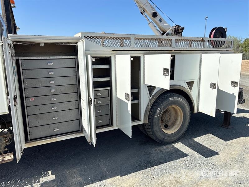 International MA025 4x2 4x2 Service Truck Pilsētas atkritumvedēji