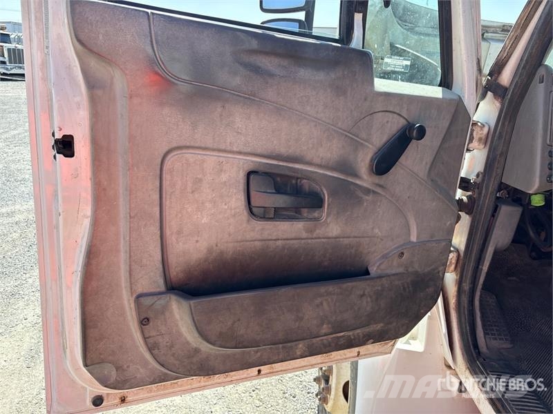 International MA025 4x2 4x2 Service Truck Pilsētas atkritumvedēji