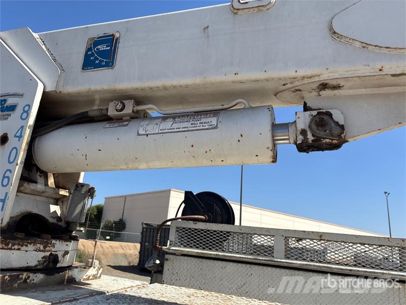 International MA025 4x2 4x2 Service Truck Pilsētas atkritumvedēji
