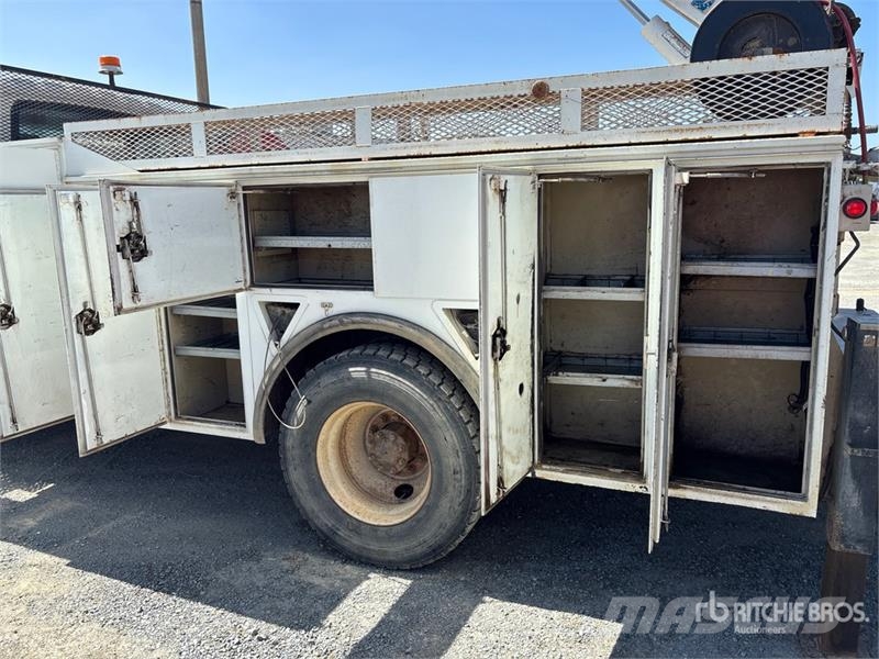 International MA025 4x2 4x2 Service Truck Pilsētas atkritumvedēji