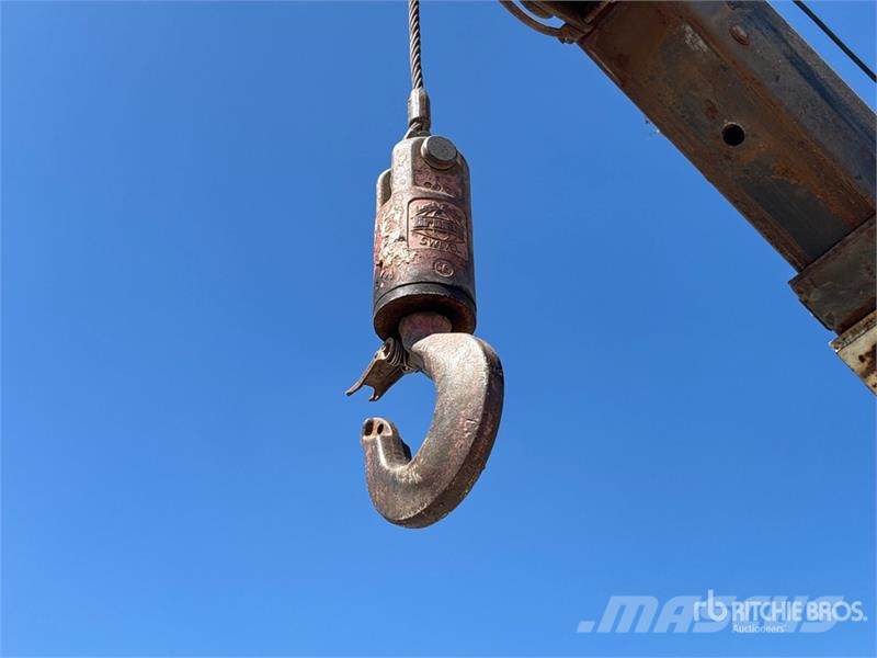 International MA025 4x2 4x2 Service Truck Pilsētas atkritumvedēji