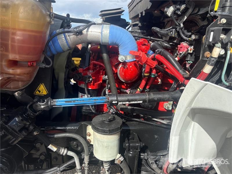 International MV607 2000 gal 4x2 Water Truck صهاريج مياه