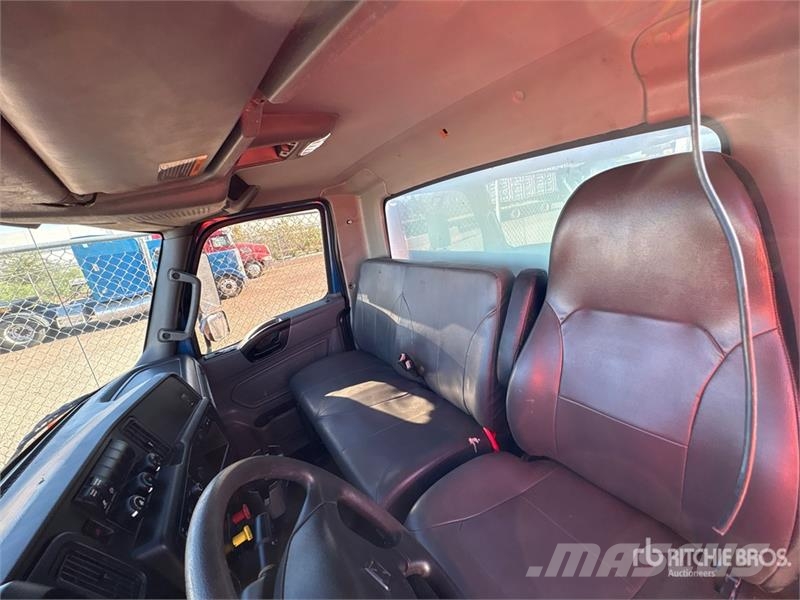 International MV607 2000 gal 4x2 Water Truck Поливочные машины