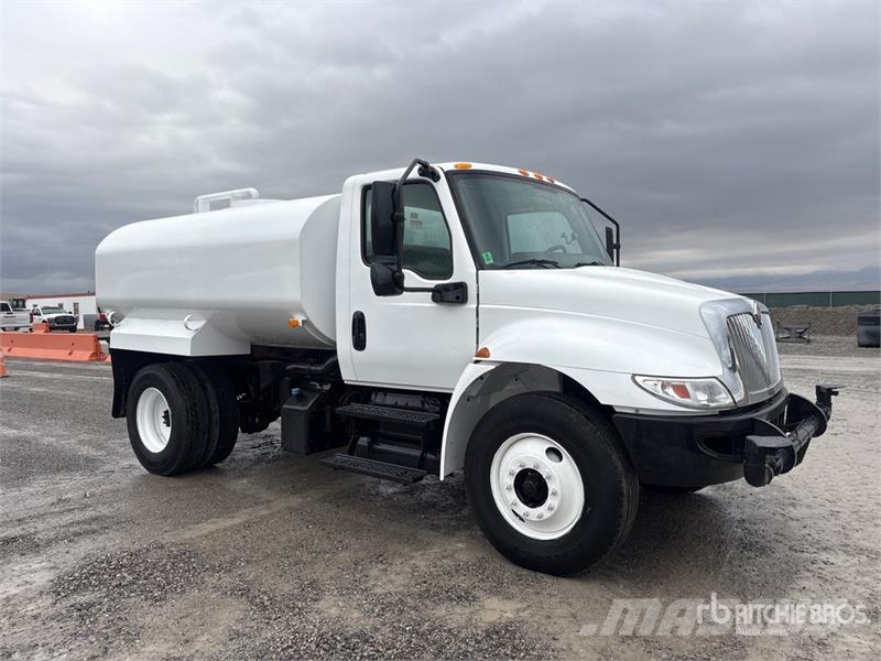 International MV607 2000 gal 4x2 Water Truck Vanningsvogn for støvdemping
