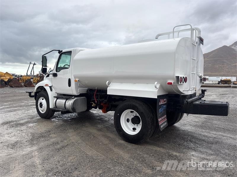 International MV607 2000 gal 4x2 Water Truck Vanningsvogn for støvdemping