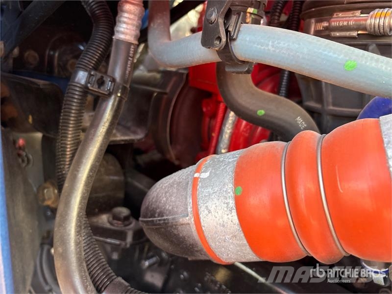 International MV607 2000 gal 4x2 Water Truck Поливочные машины