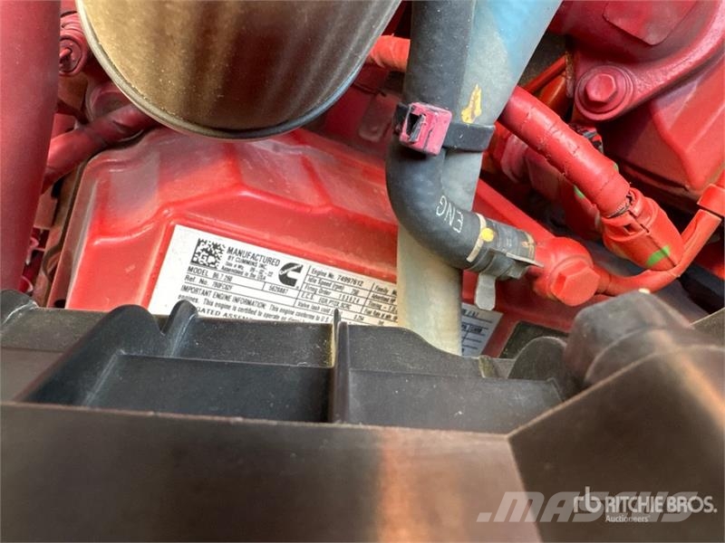 International MV607 2000 gal 4x2 Water Truck Поливочные машины