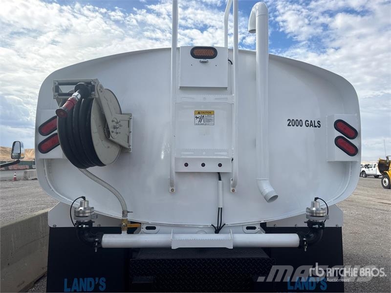 International MV607 2000 gal 4x2 Water Truck صهاريج مياه