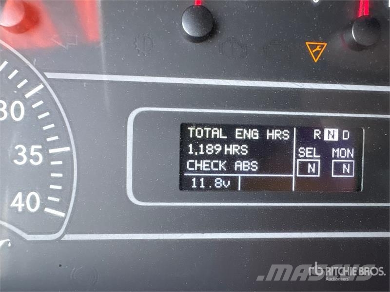 International MV607 2000 gal 4x2 Water Truck Поливочные машины