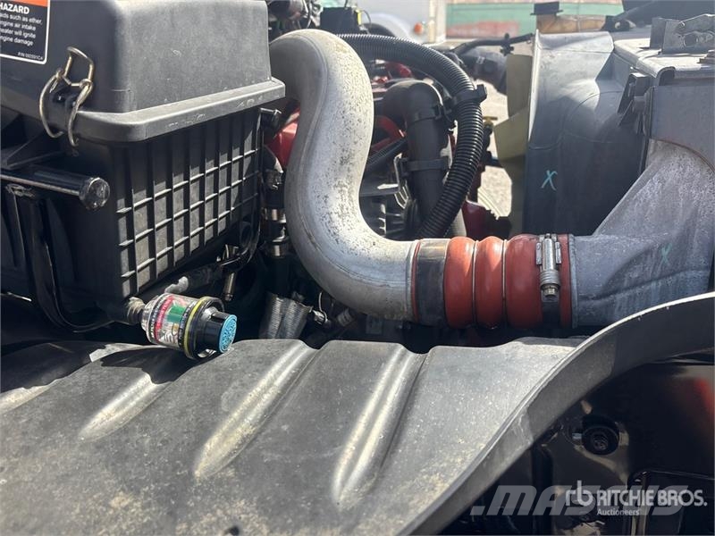 International MV607 2000 gal 4x2 Water Truck صهاريج مياه