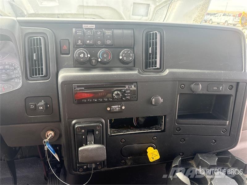 International MV607 2000 gal 4x2 Water Truck صهاريج مياه
