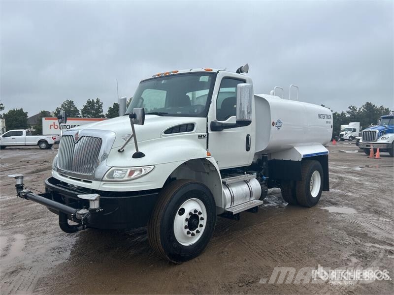 International MV607 2000 gal Water Truck Camion citerne à eau