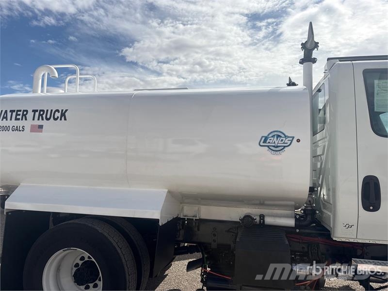 International MV607 2000 gal 4x2 Water Truck صهاريج مياه