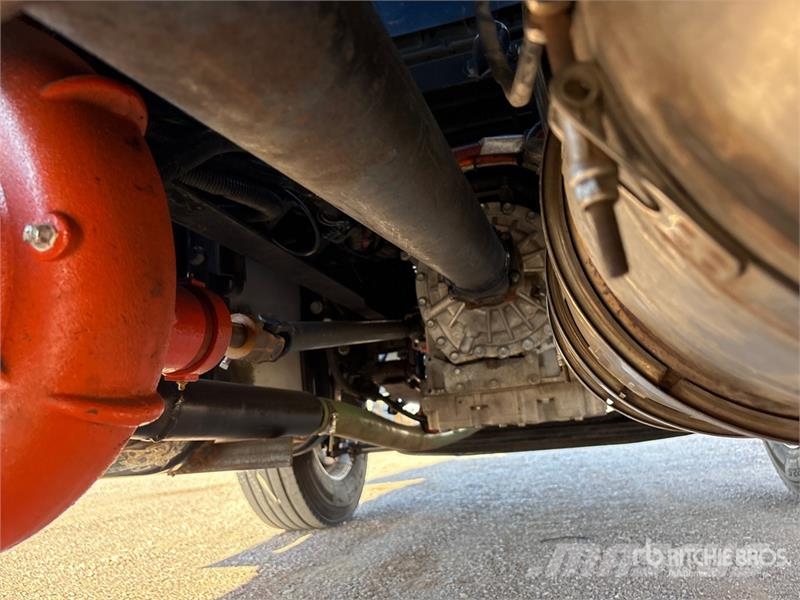 International MV607 2000 gal 4x2 Water Truck Поливочные машины