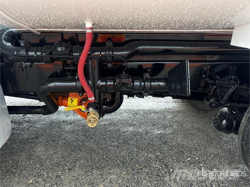 International MV607 2000 gal 4x2 Water Truck Vanningsvogn for støvdemping