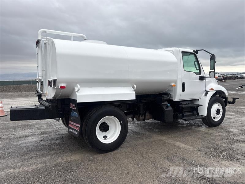 International MV607 2000 gal 4x2 Water Truck Vanningsvogn for støvdemping
