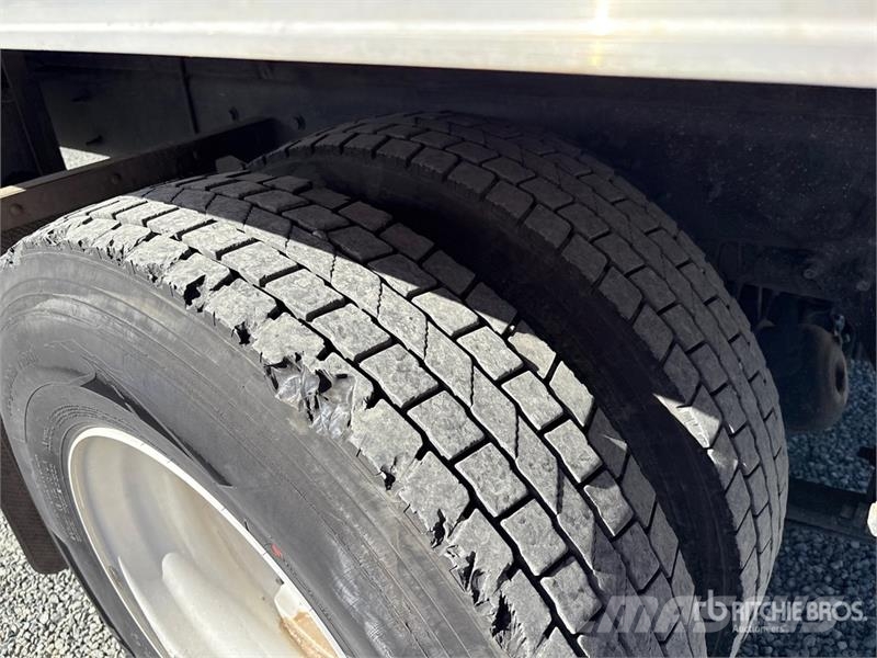 International MV607 4x2 Van Truck Furgons