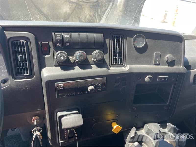 International MV607 4x2 Van Truck Φορτηγά Κόφα