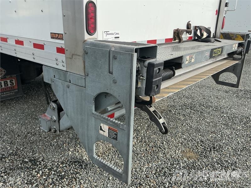 International MV607 4x2 Van Truck Camiones caja cerrada