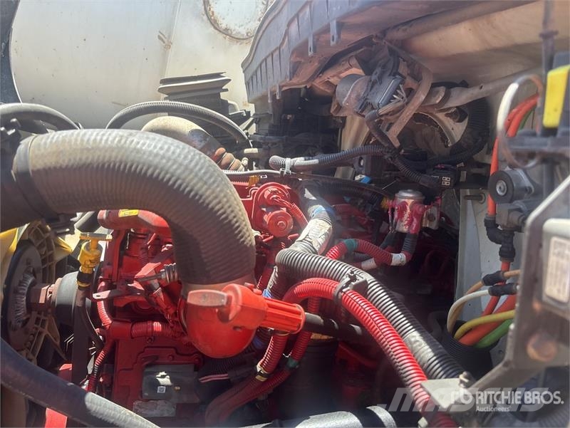 International MV607 4x2 Van Truck Camion cassonati