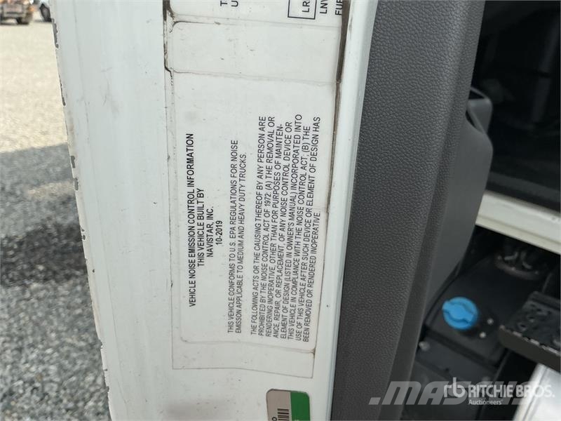 International MV607 4x2 Van Truck Camiones caja cerrada
