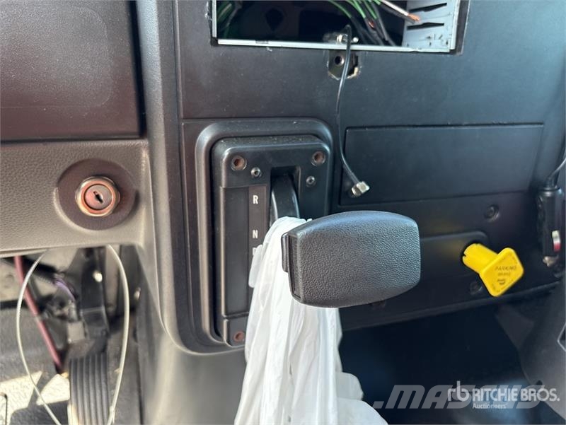 International MV607 4x2 Van Truck 탑차 트럭