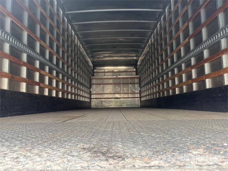 International MV607 4x2 Van Truck Fast kasse